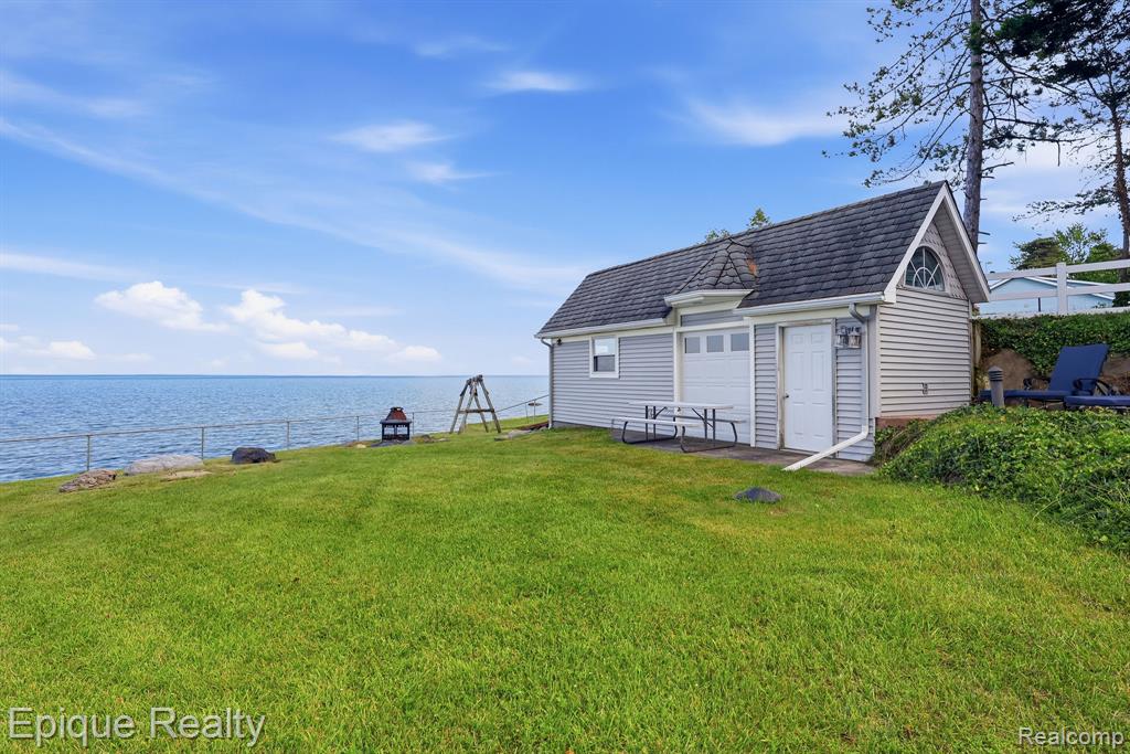 3864 Lakeshore Road