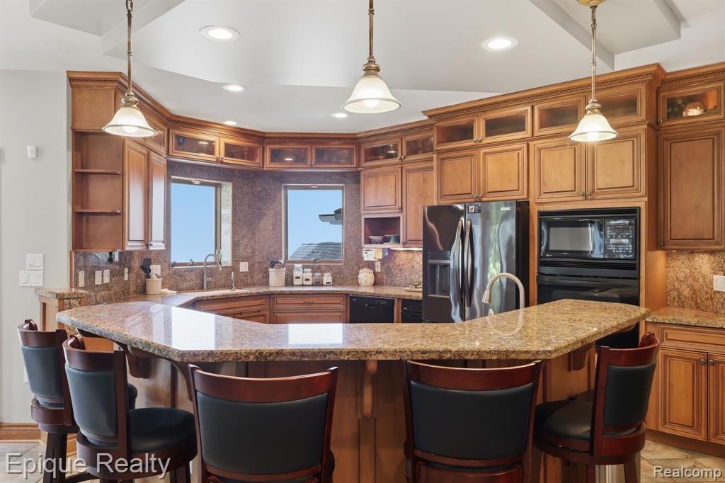 3864 Lakeshore Road