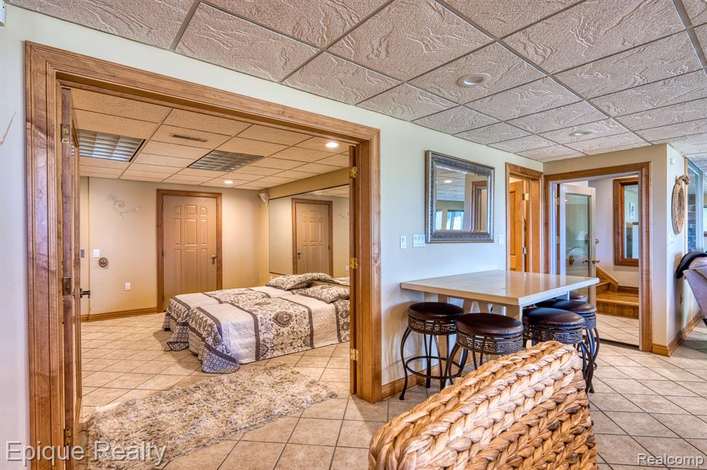 3864 Lakeshore Road