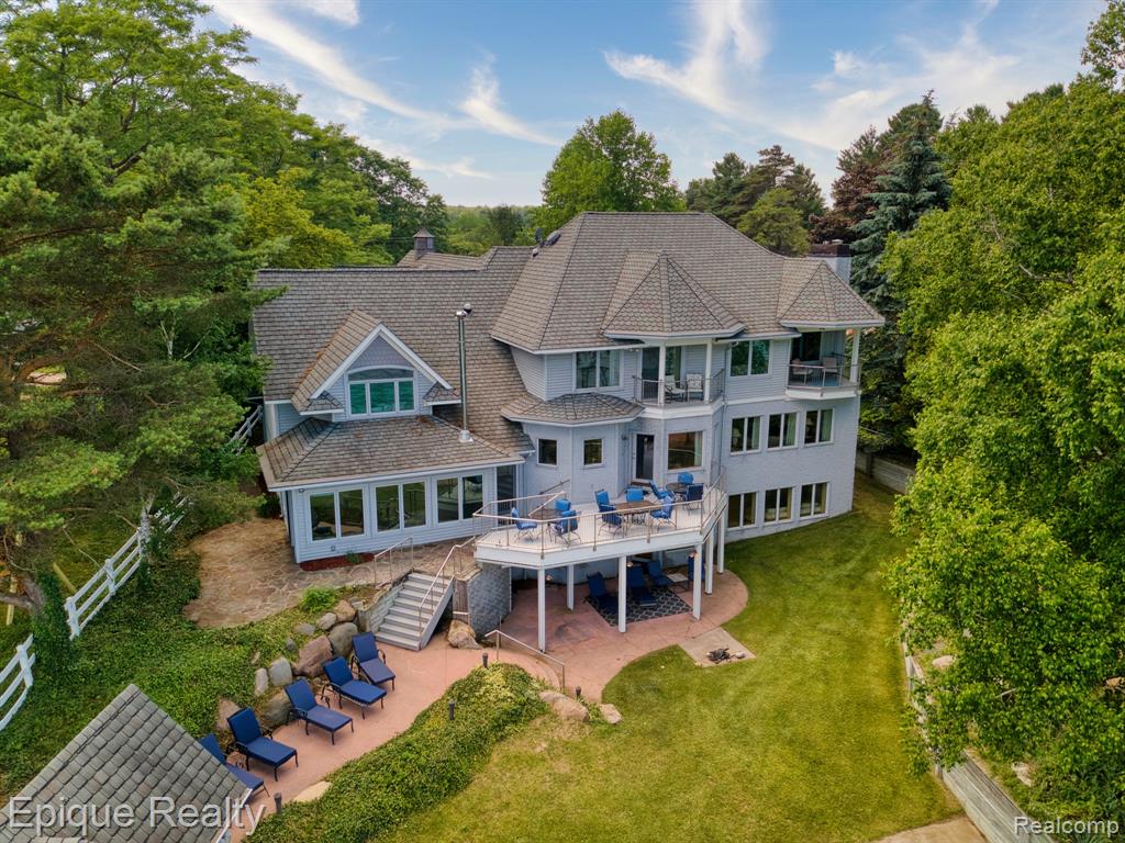 3864 Lakeshore Road