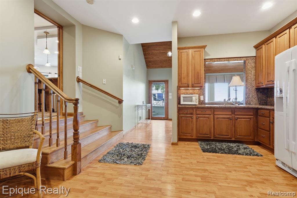 3864 Lakeshore Road