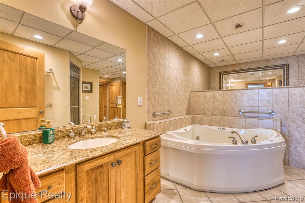 3864 Lakeshore Road