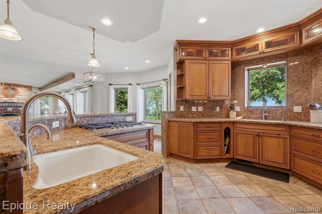 3864 Lakeshore Road