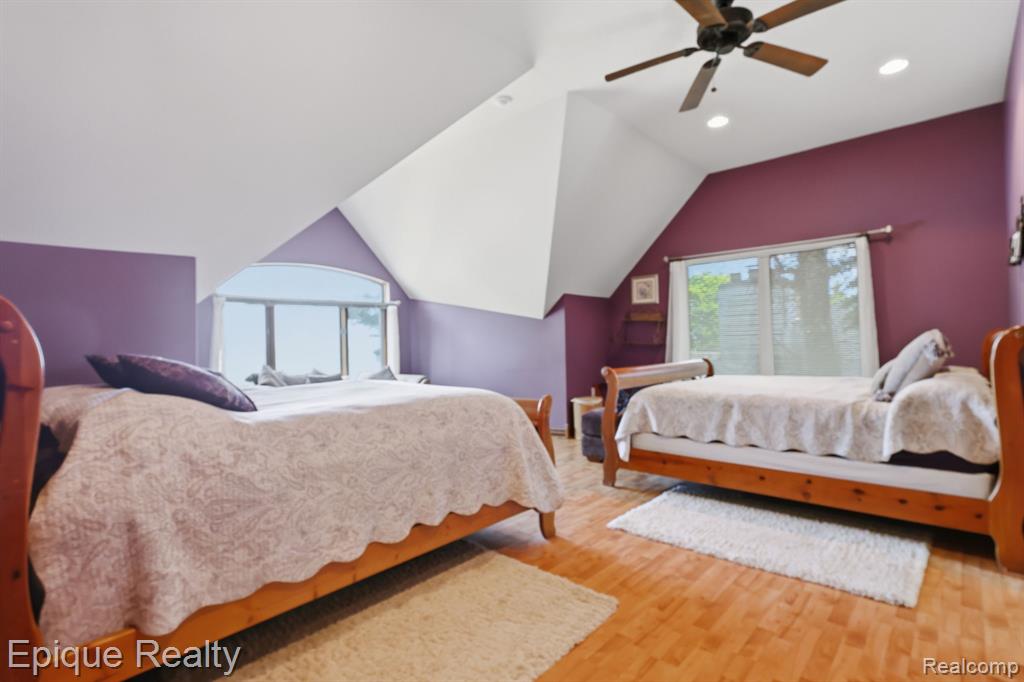 3864 Lakeshore Road