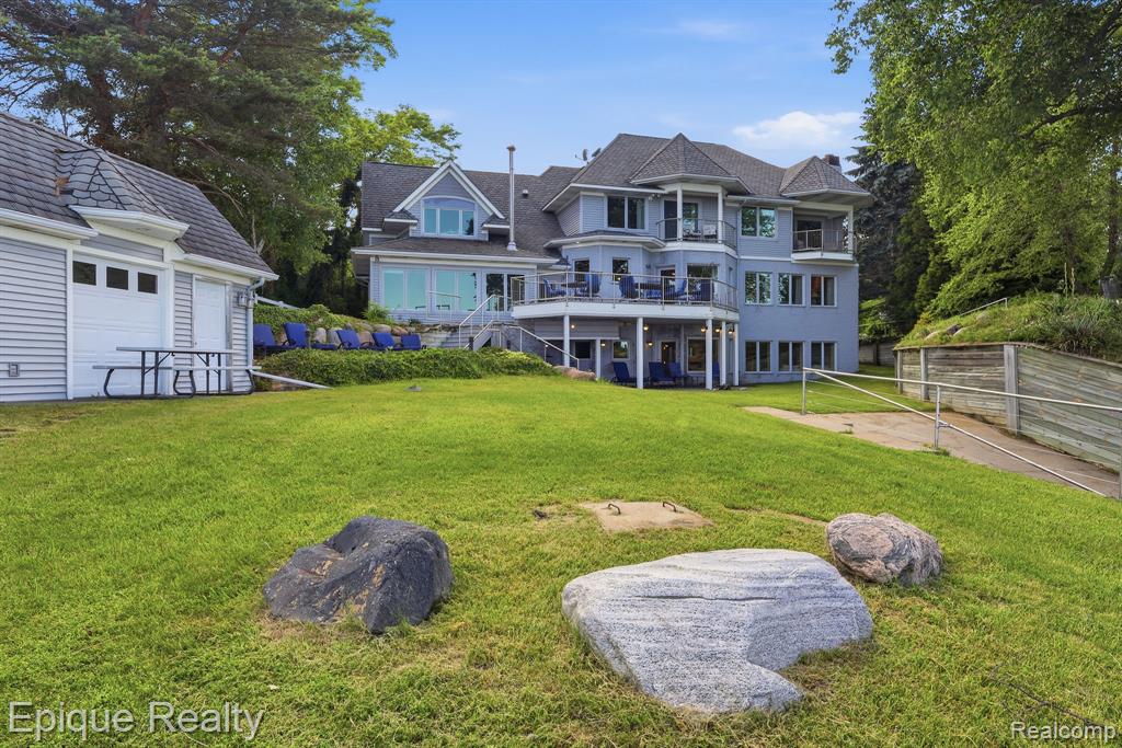 3864 Lakeshore Road