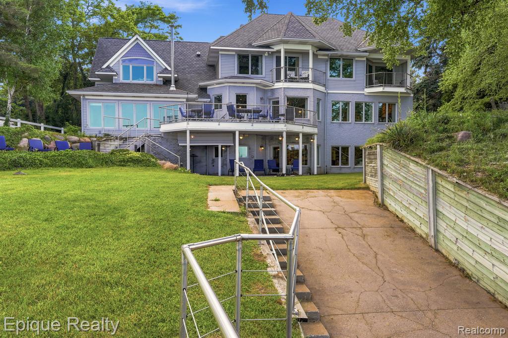 3864 Lakeshore Road