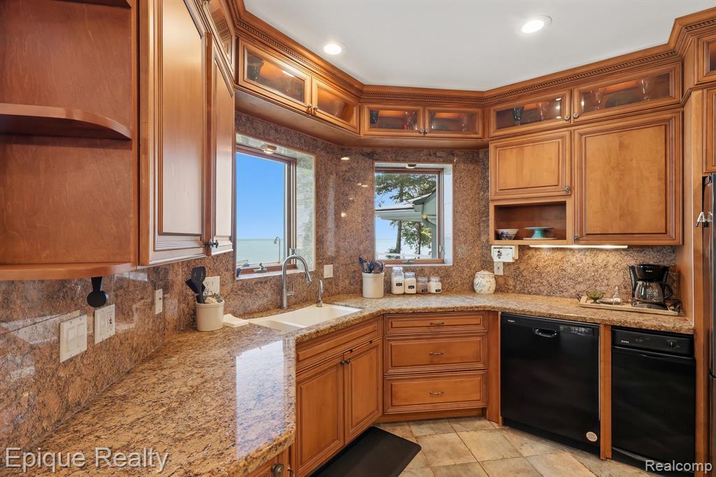 3864 Lakeshore Road