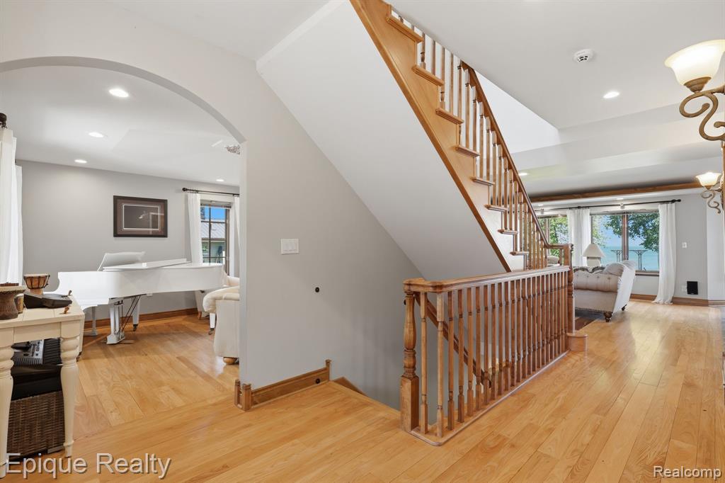 3864 Lakeshore Road