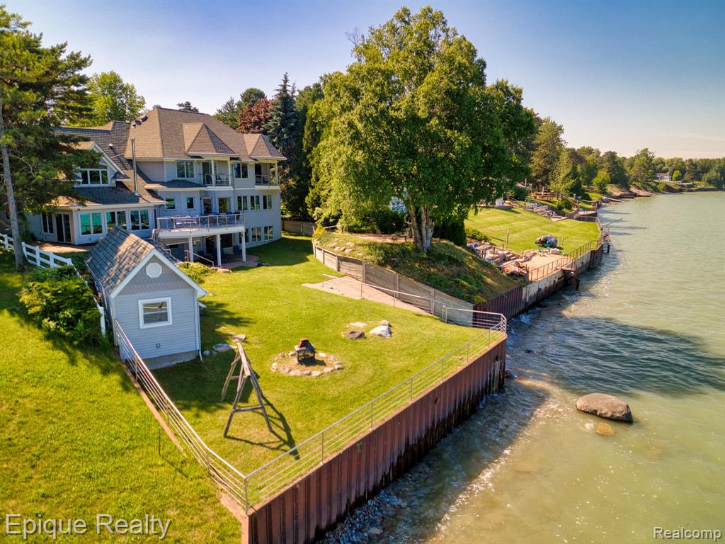 3864 Lakeshore Road