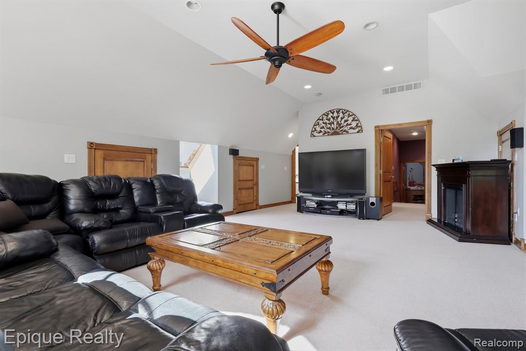 3864 Lakeshore Road