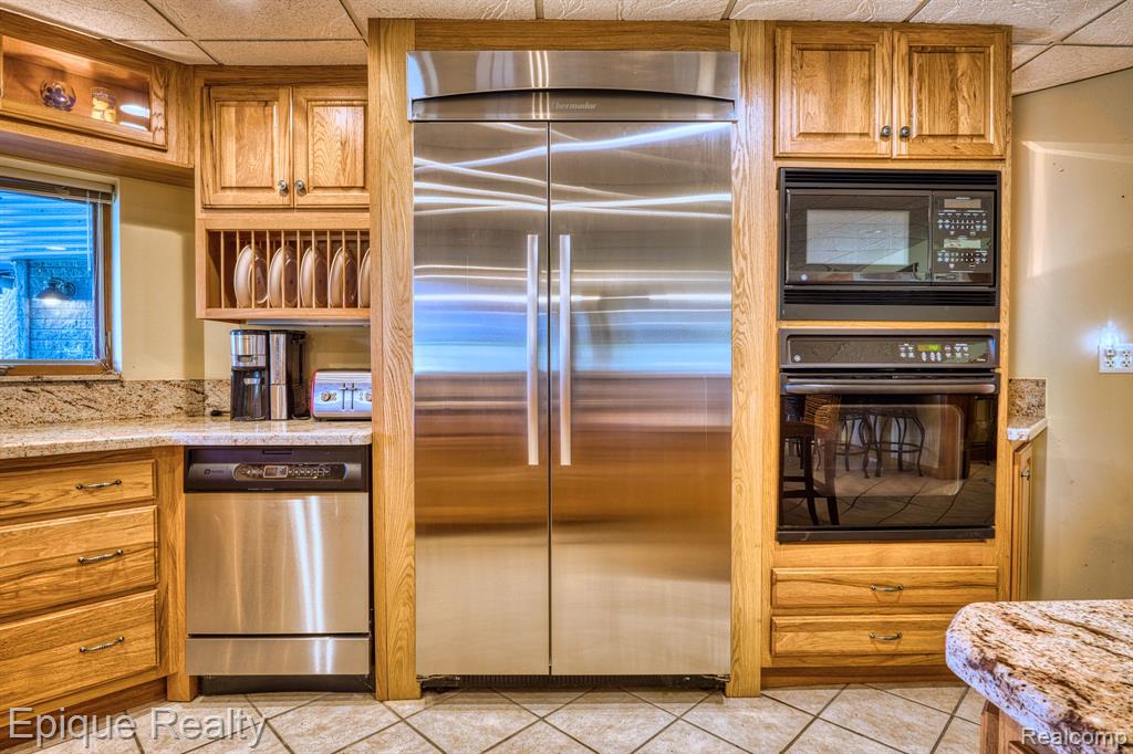 3864 Lakeshore Road
