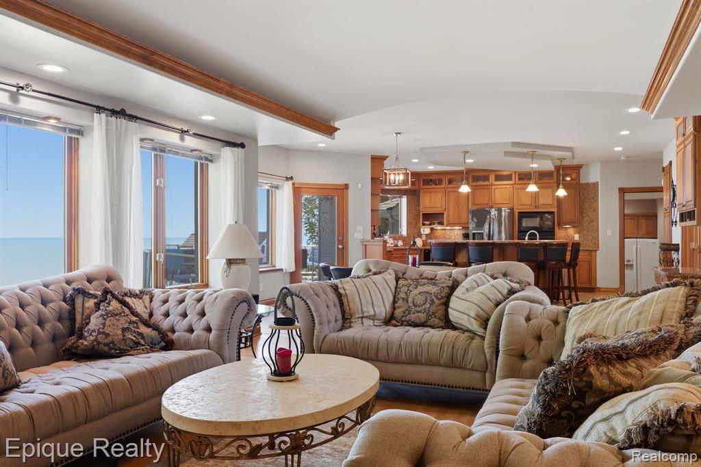 3864 Lakeshore Road