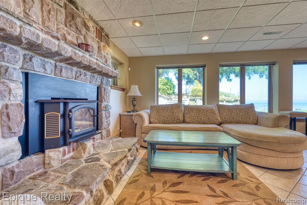 3864 Lakeshore Road