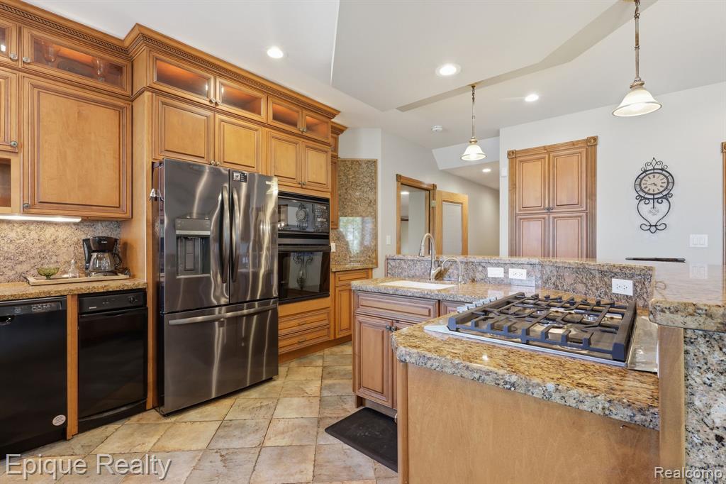 3864 Lakeshore Road