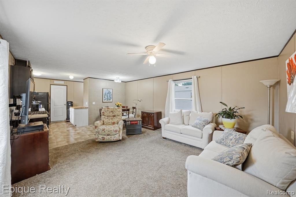 48580 Pineview Drive