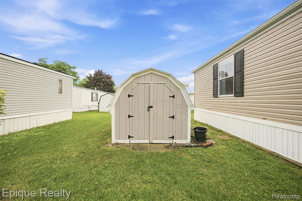 48580 Pineview Drive