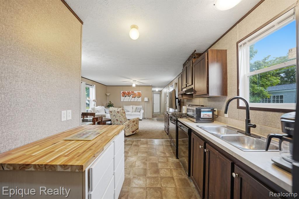 48580 Pineview Drive