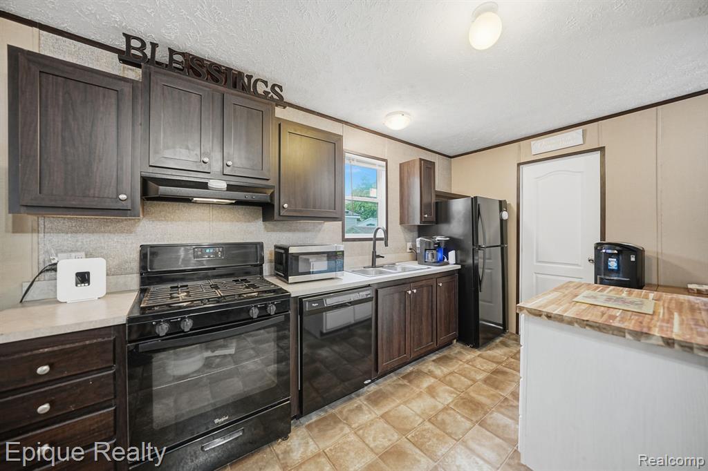 48580 Pineview Drive