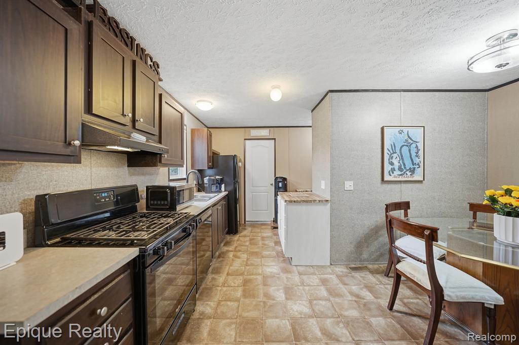 48580 Pineview Drive