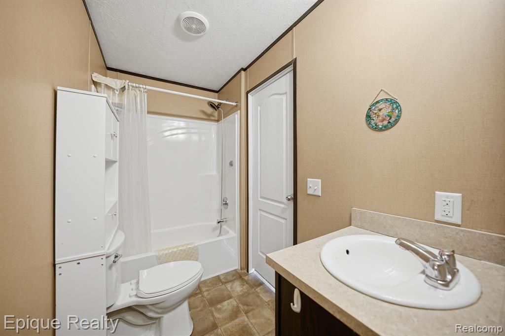 48580 Pineview Drive