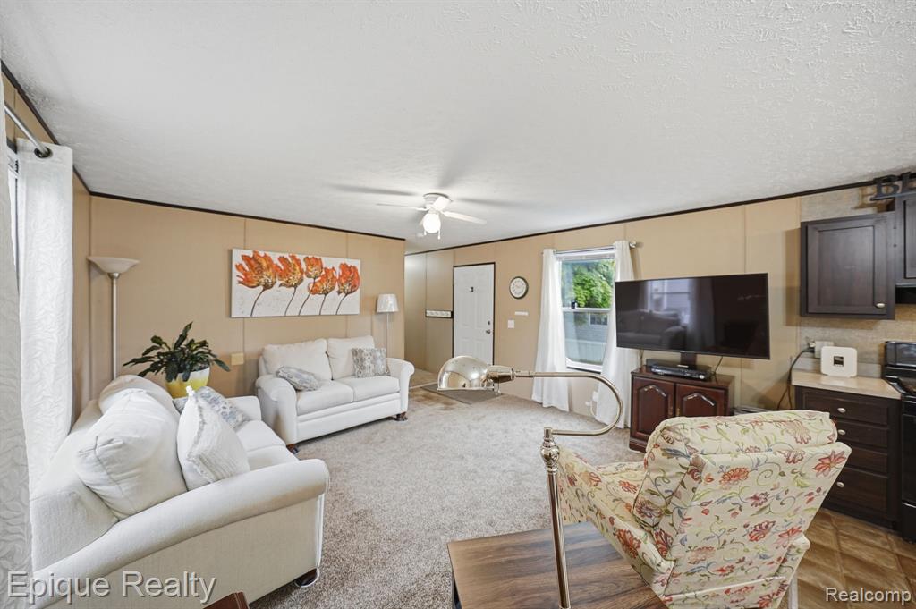 48580 Pineview Drive