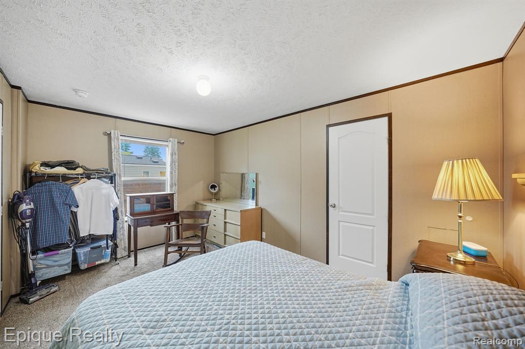 48580 Pineview Drive
