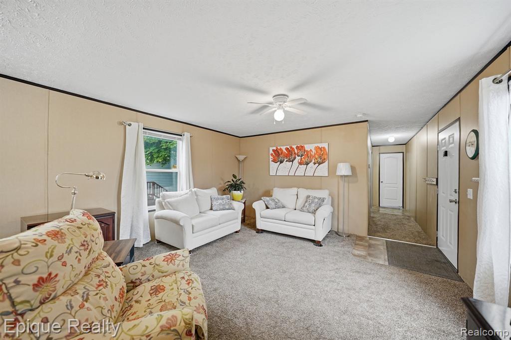 48580 Pineview Drive