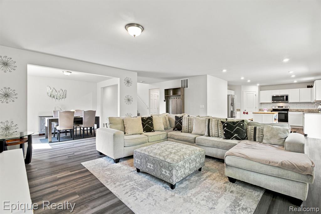 2360 Scenic Hollow Drive