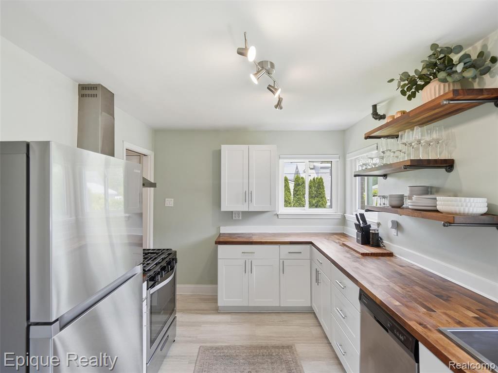 1114 W 13 Mile Road