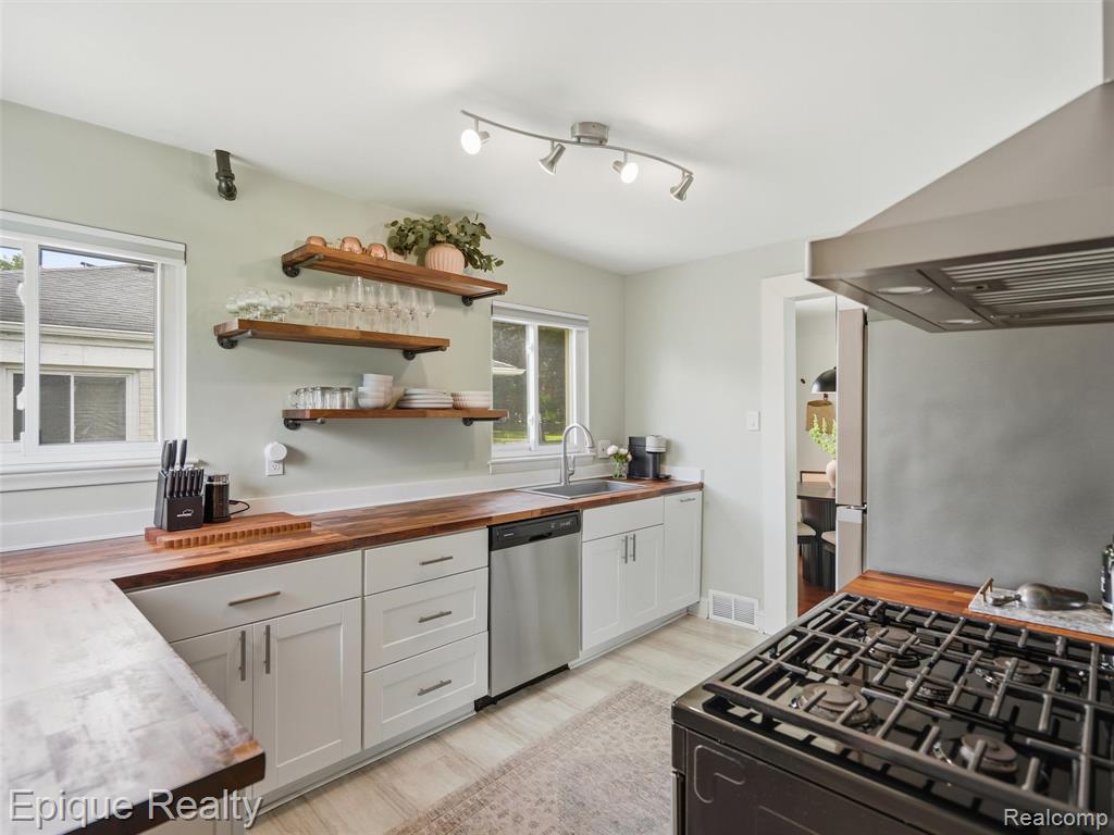 1114 W 13 Mile Road