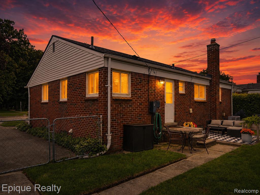 1114 W 13 Mile Road