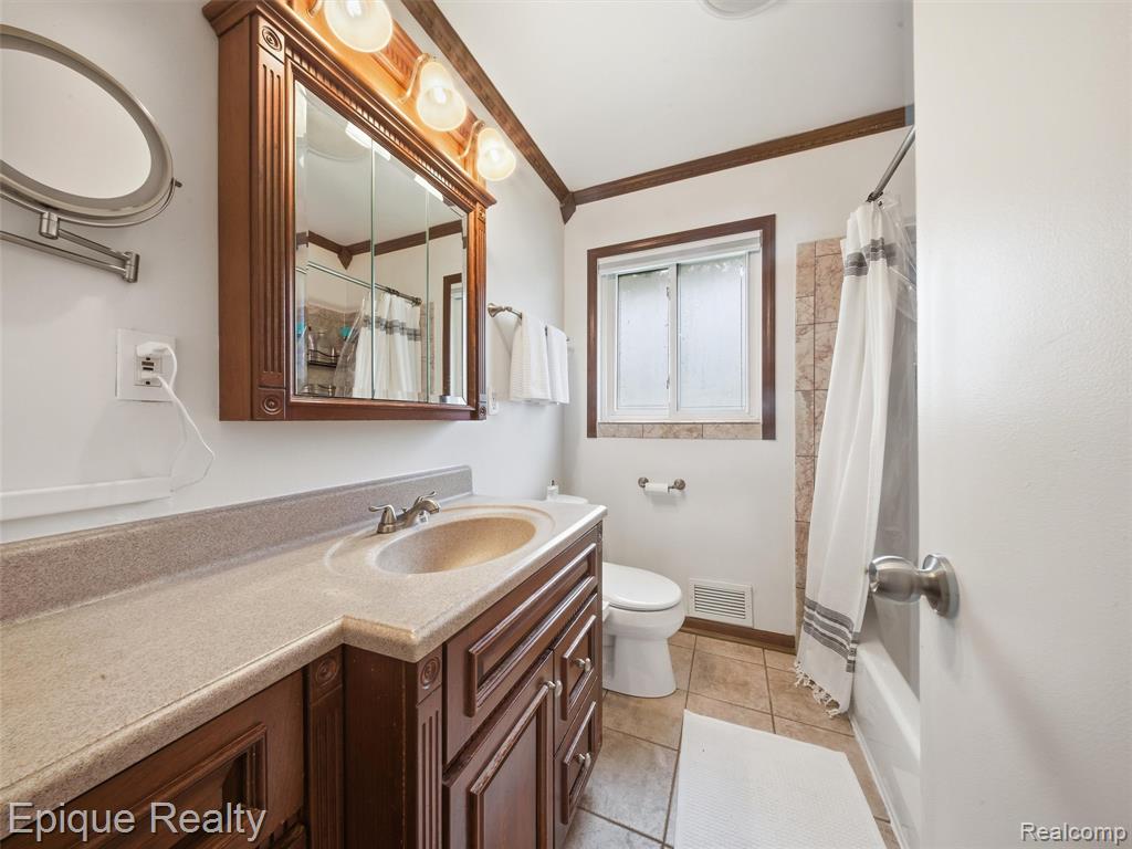 1114 W 13 Mile Road