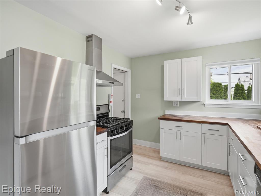 1114 W 13 Mile Road