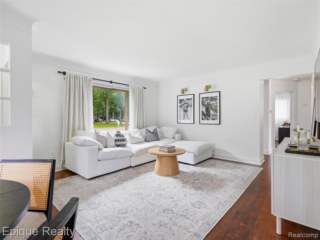 1114 W 13 Mile Road