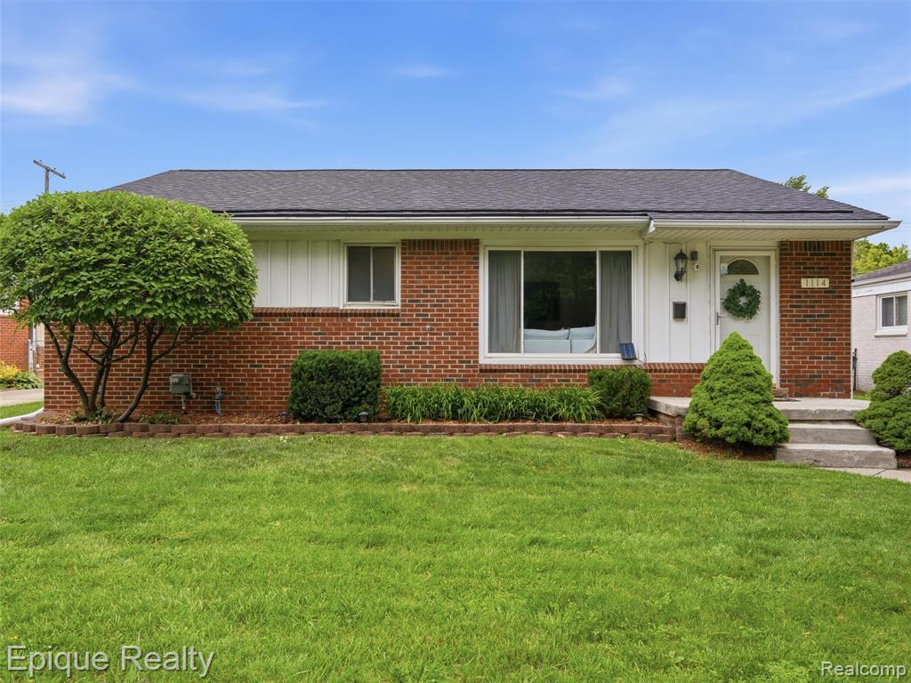 1114 W 13 Mile Road