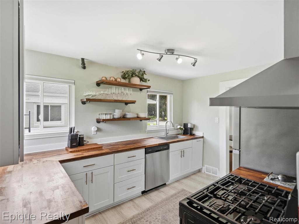 1114 W 13 Mile Road