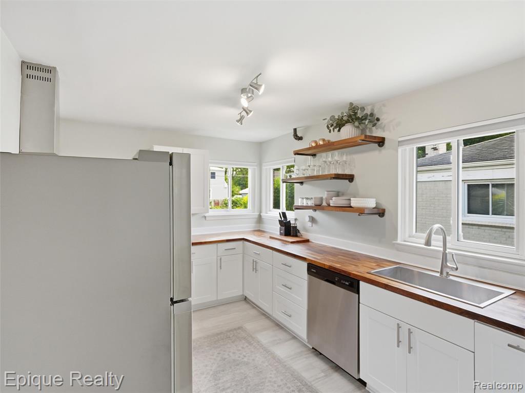 1114 W 13 Mile Road