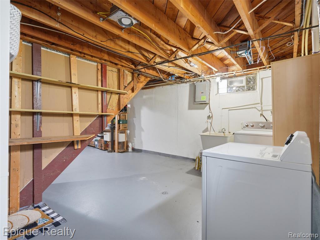 1114 W 13 Mile Road