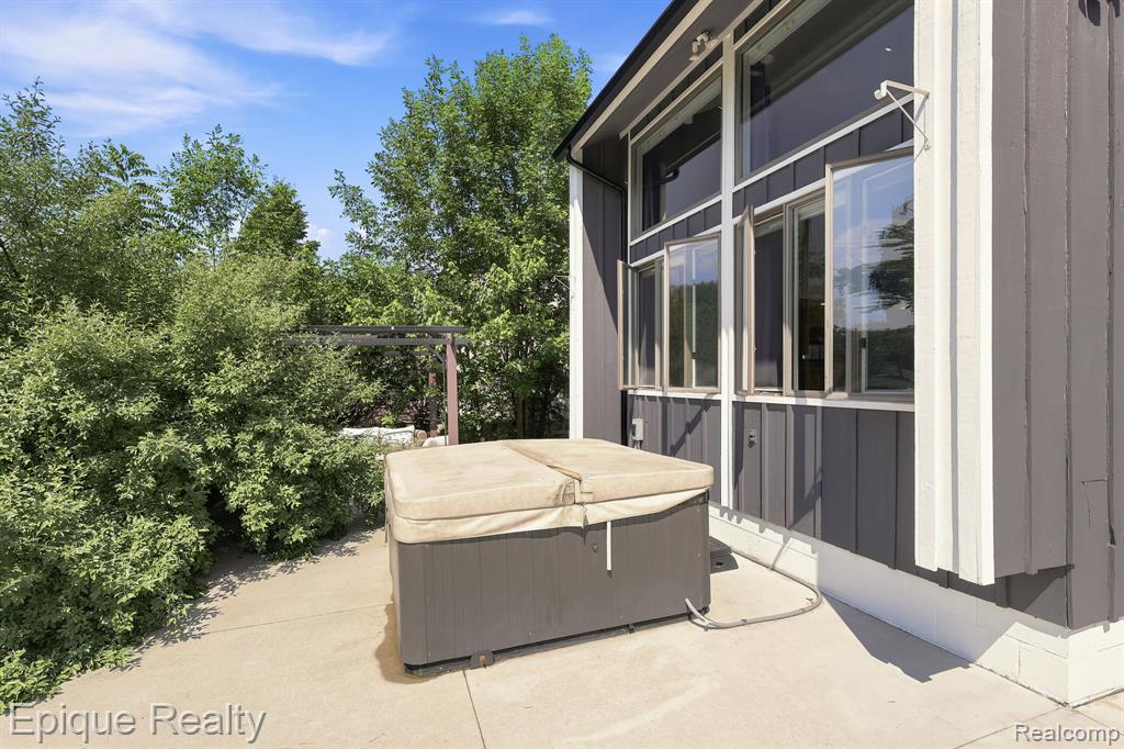 4049 Blue River Drive