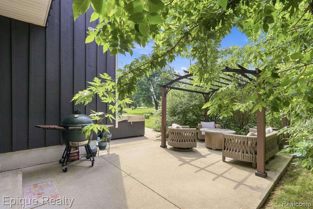 4049 Blue River Drive
