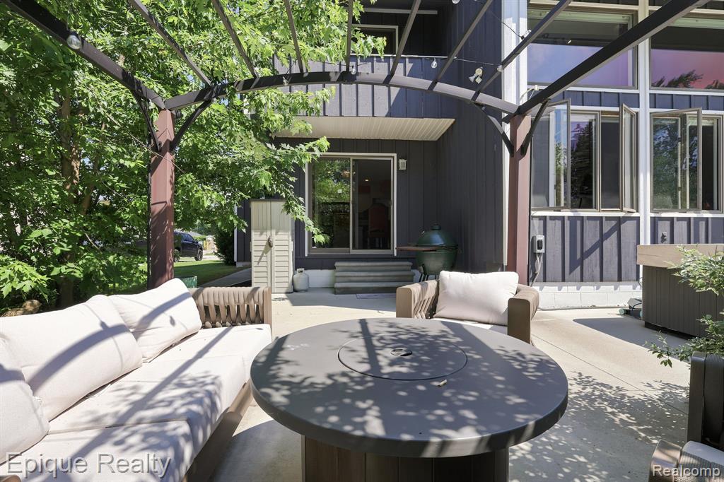 4049 Blue River Drive