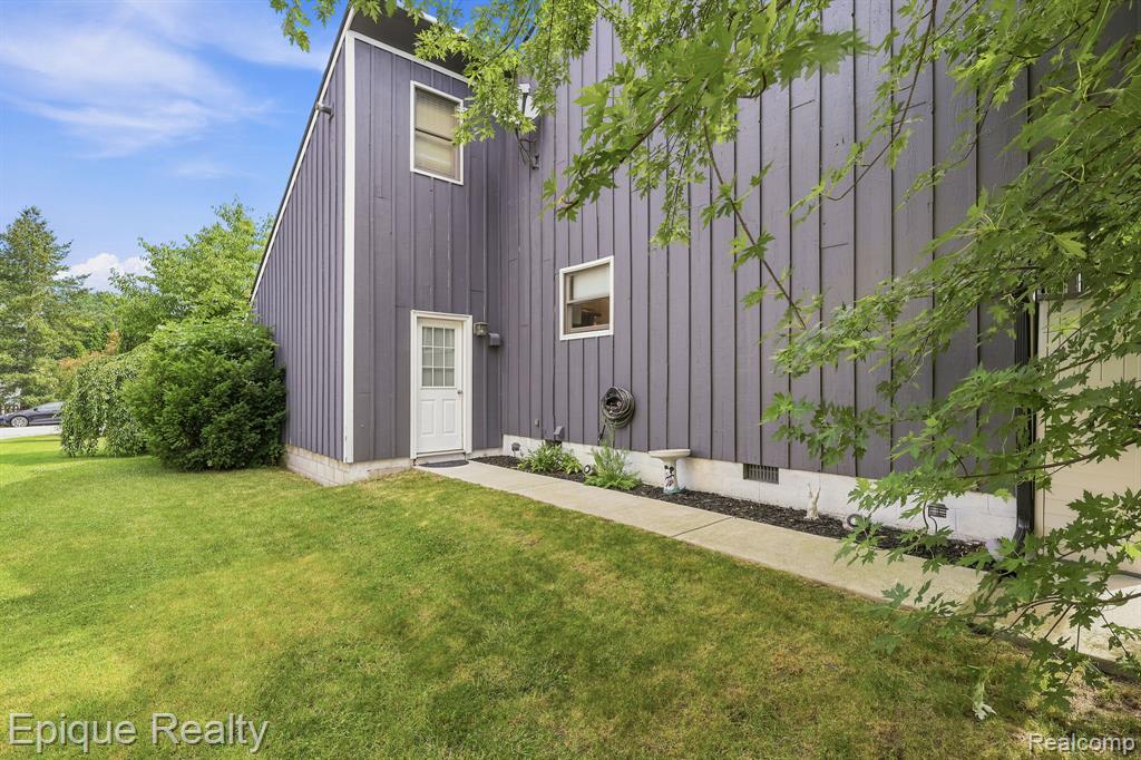 4049 Blue River Drive