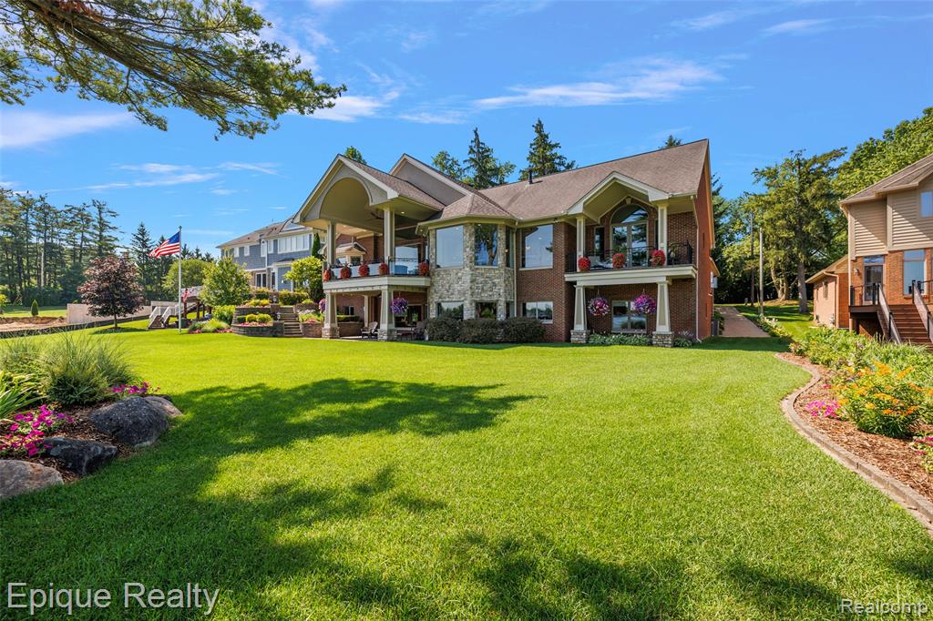 565 Shady Oaks Street