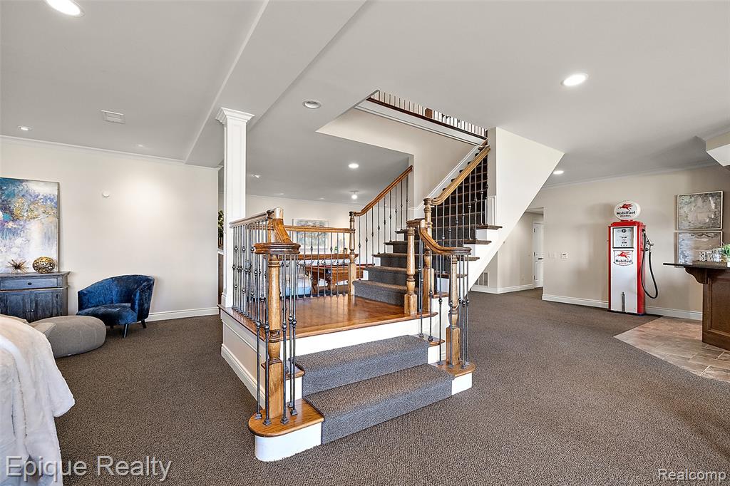 565 Shady Oaks Street