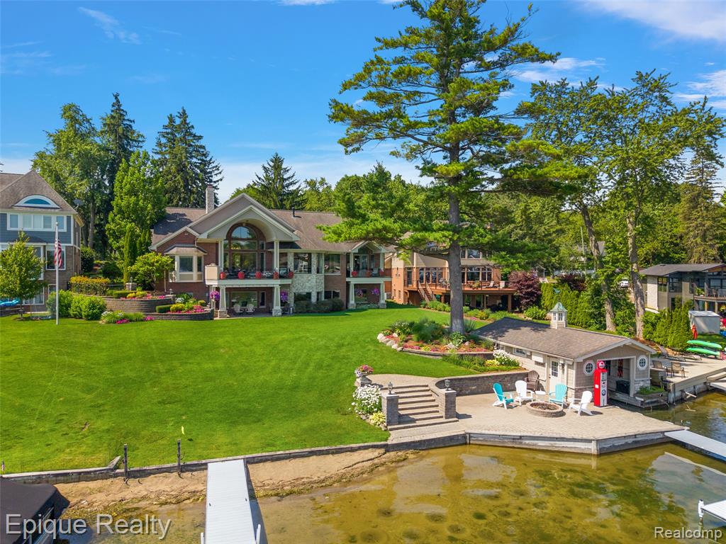 565 Shady Oaks Street