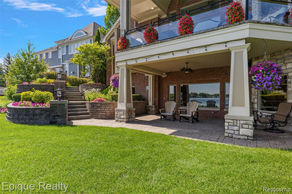 565 Shady Oaks Street