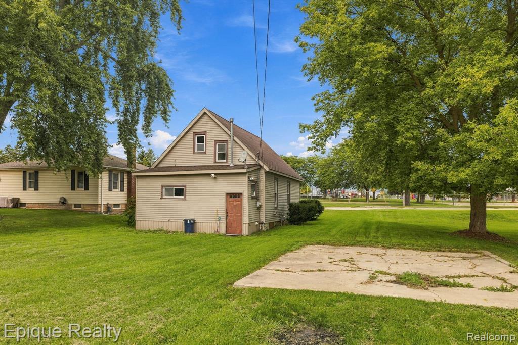 2598 Black River Street