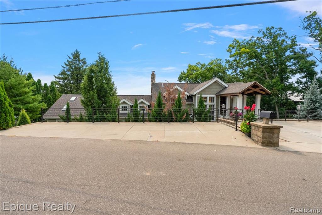 791 Central Drive