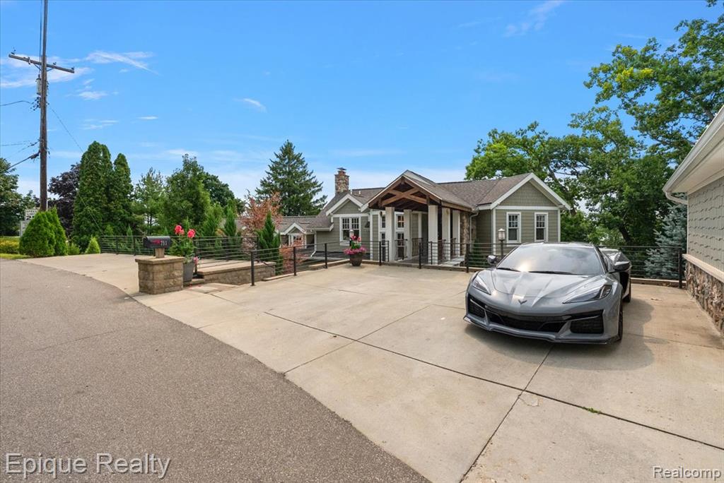791 Central Drive