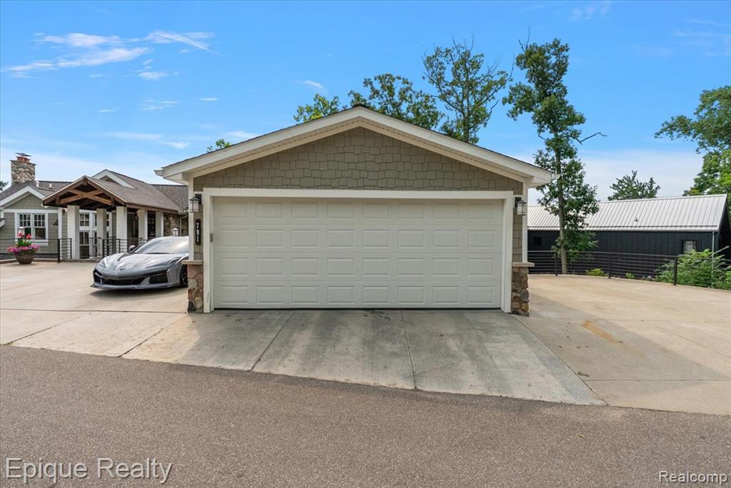 791 Central Drive